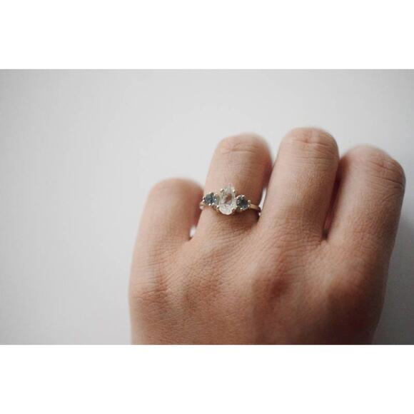 Montana Sapphire and Lake county diamond ring - Picture 3 of 5